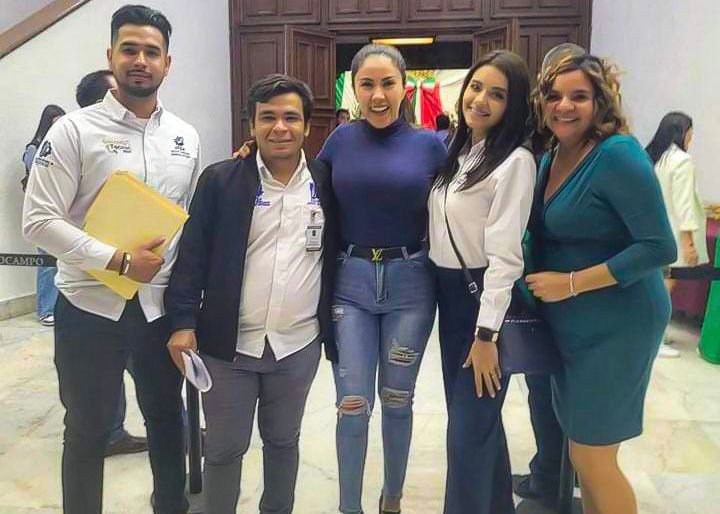 Impulsa Fanny Arreola la educación en Apatzingán.