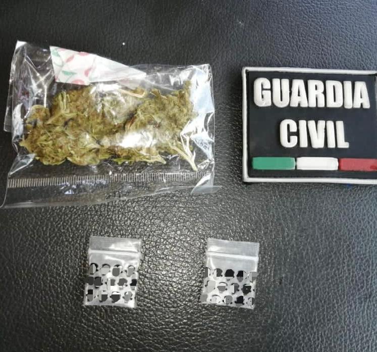 En diferentes hechos, GC asegura 39 envoltorios  de droga y tres vehículos; hay siete detenidos