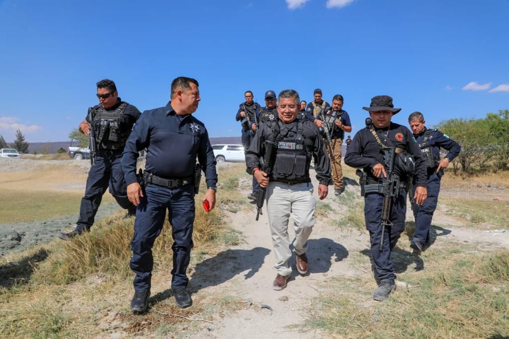 Tras enfrentamiento, SSP detiene a 2 personas y aseguran armamento y vehículo en Cuitzeo.