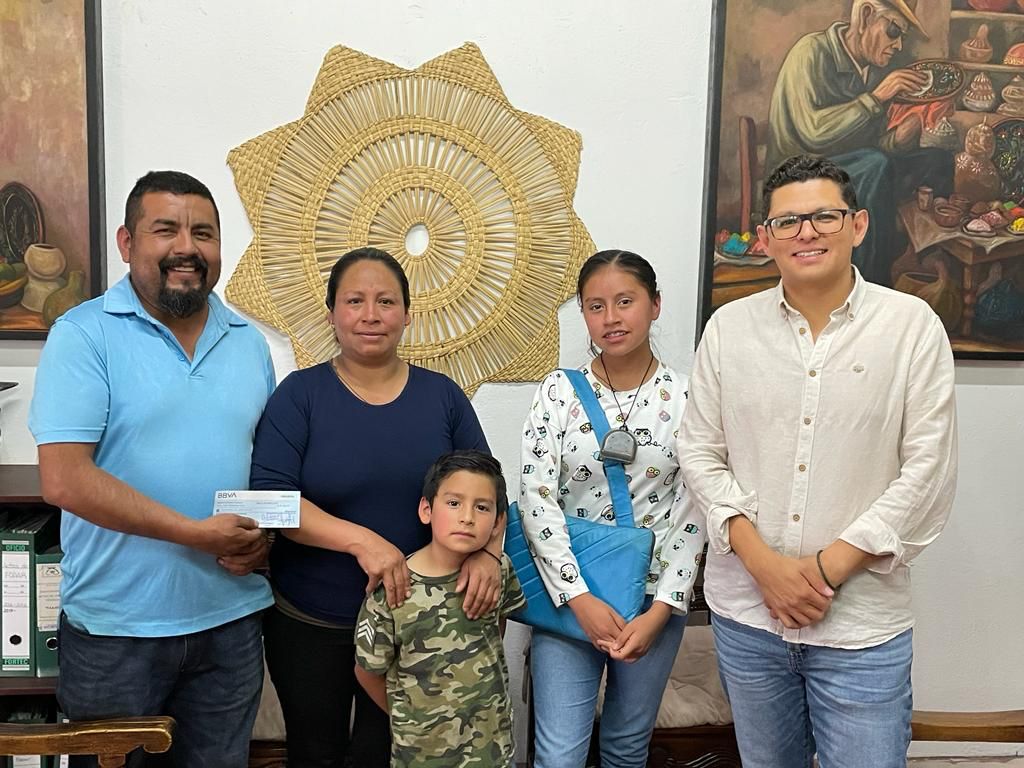 Entregados, 1.2 mdp en financiamientos para sector artesanal de Michoacán.