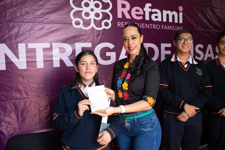 Entrega Semigrante visas de intercambio estudiantil a alumnos del Cecytem