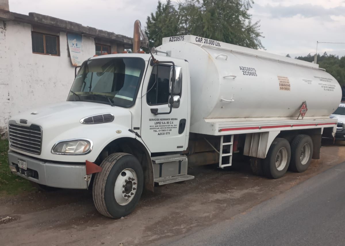 Tras reporte al 911, GC asegura pipa de combustible abandonada en Hidalgo.