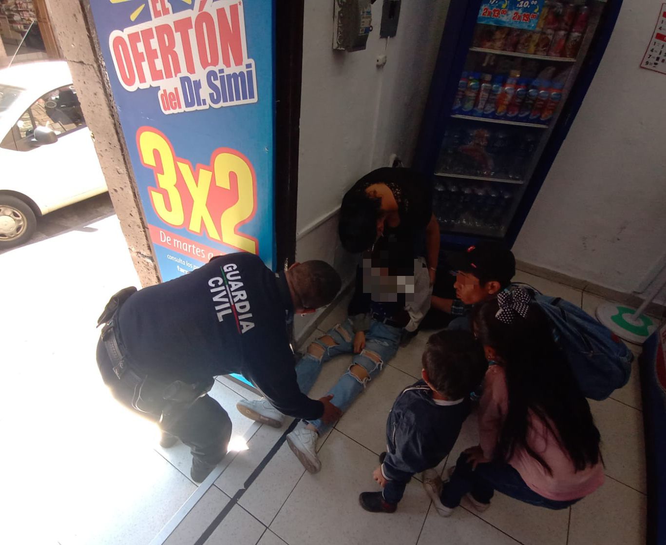SSP auxilia a mujer con crisis convulsiva, en Morelia