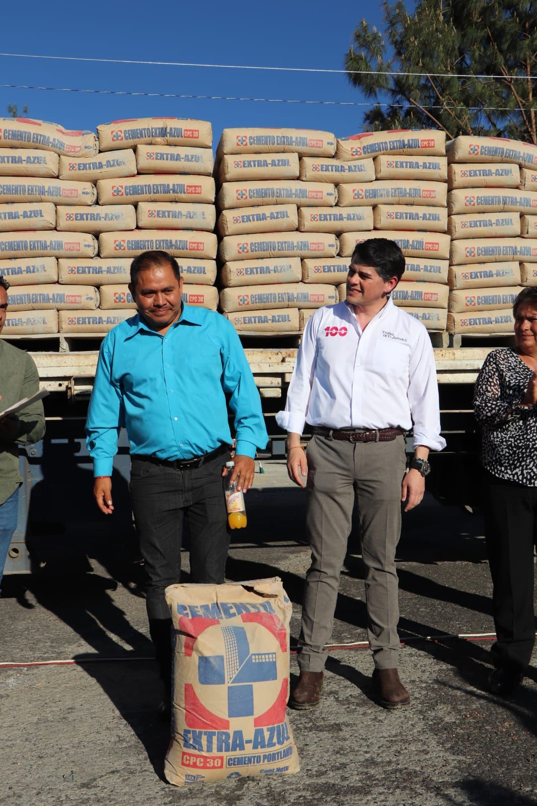 Con 2 mil 500 toneladas de cemento inicia Ruta 100 en Zitácuaro en favor de más caminos y carreteras