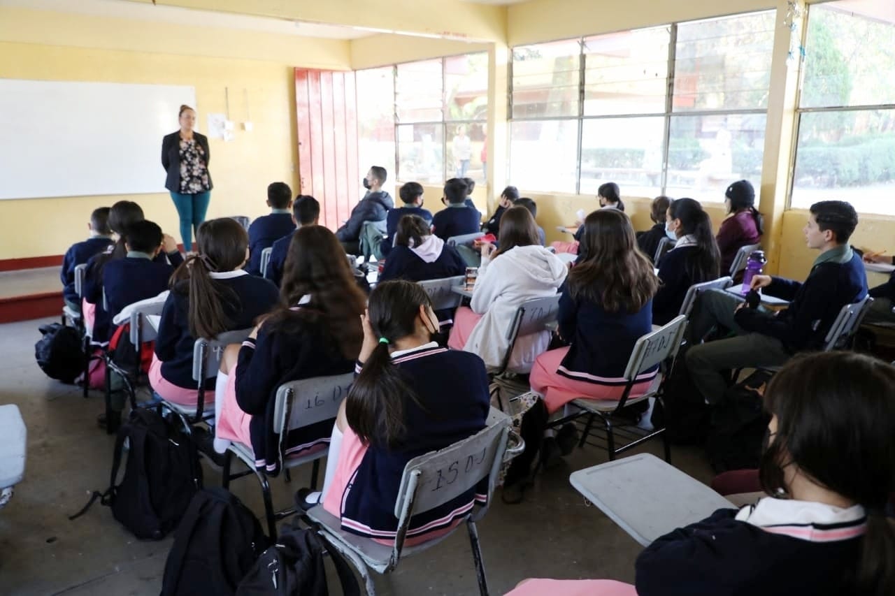 Regresan a clases más de un millón de estudiantes en Michoacán: SEE.