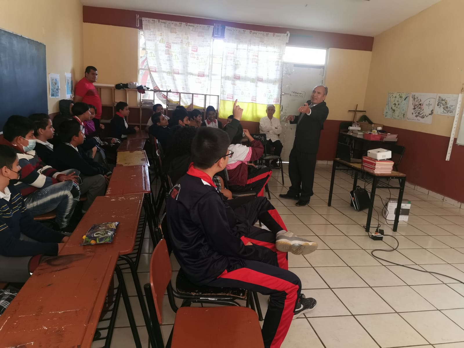 Lleva SEE a escuelas charlas para la prevención de adicciones.