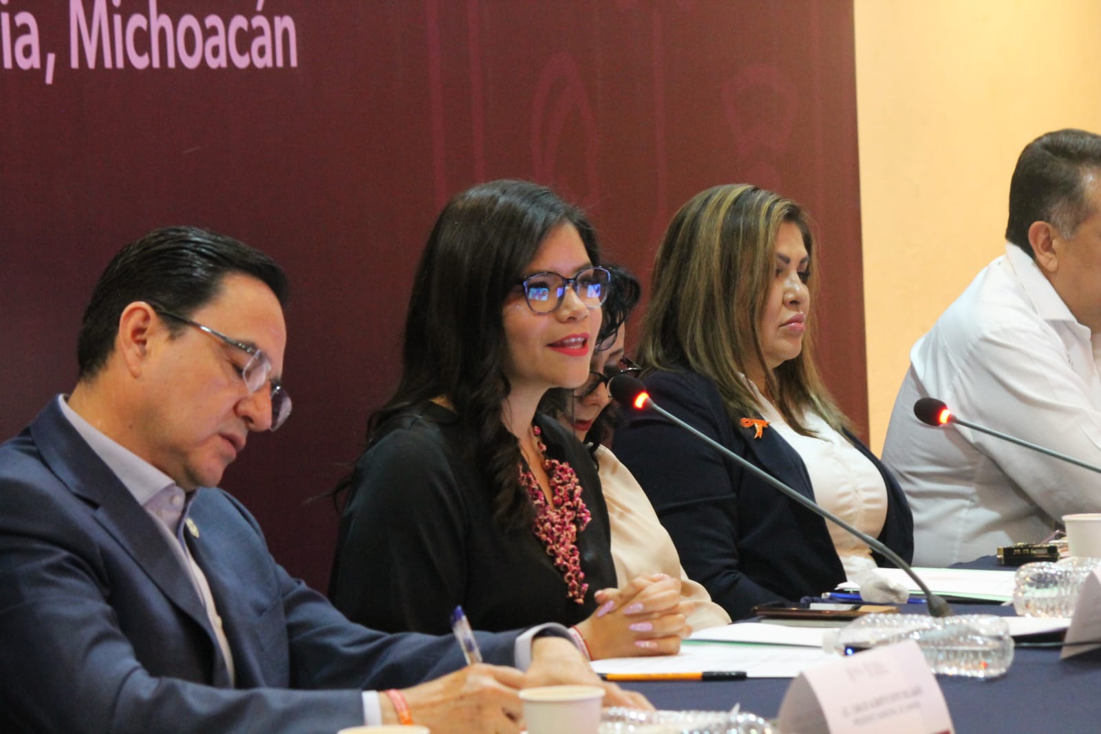 En Michoacán unen esfuerzos para combatir violencia contra las mujeres.
