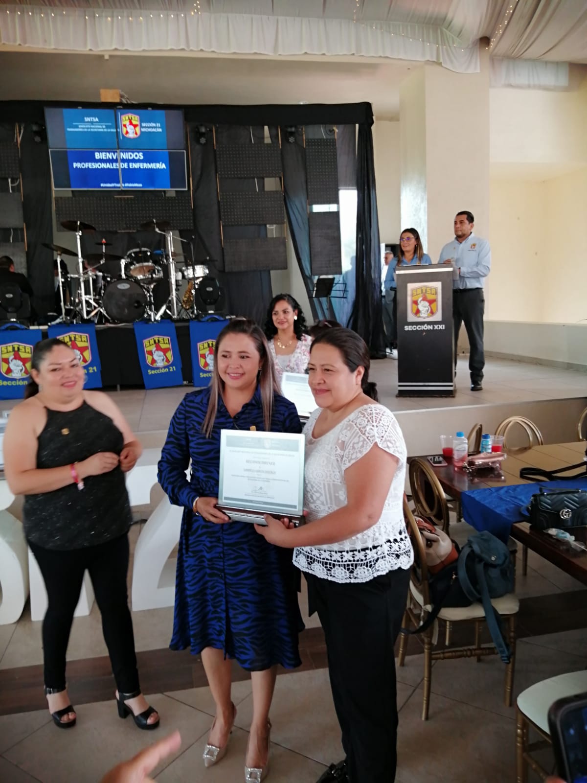 Reconocen a enfermera ciudadhidalguense en evento sindical