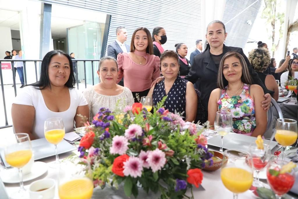Con desayuno, regalos y música, SSP celebra a las madres de la institución