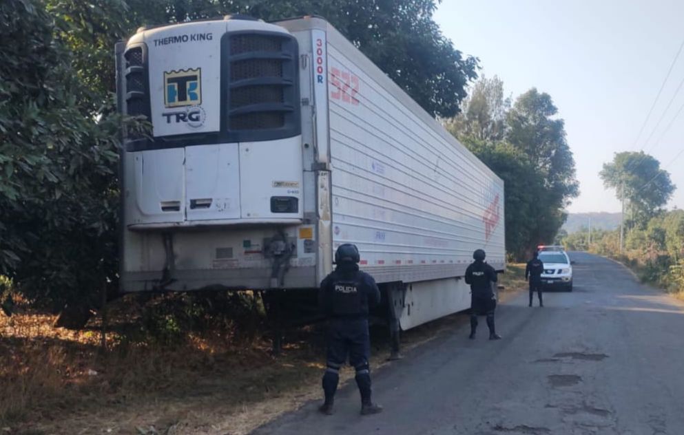 En Tocumbo, Guardia Civil localiza caja de tractocamión con reporte de robo