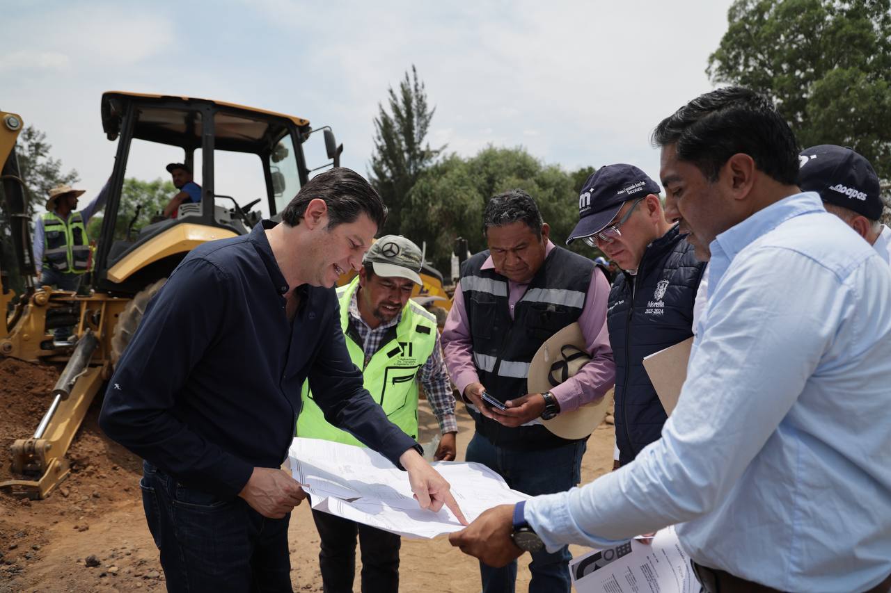 Con recursos propios, construye Gobierno Municipal puente vehicular sobre el Río Grande