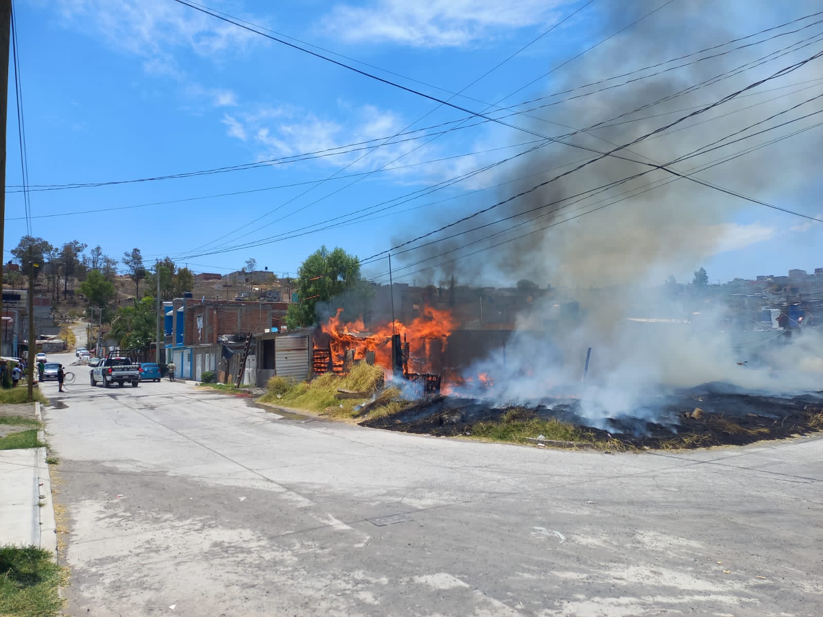 En la colonia Mariel, se registró el incendio de un domicilio de madera y lámina de cartón