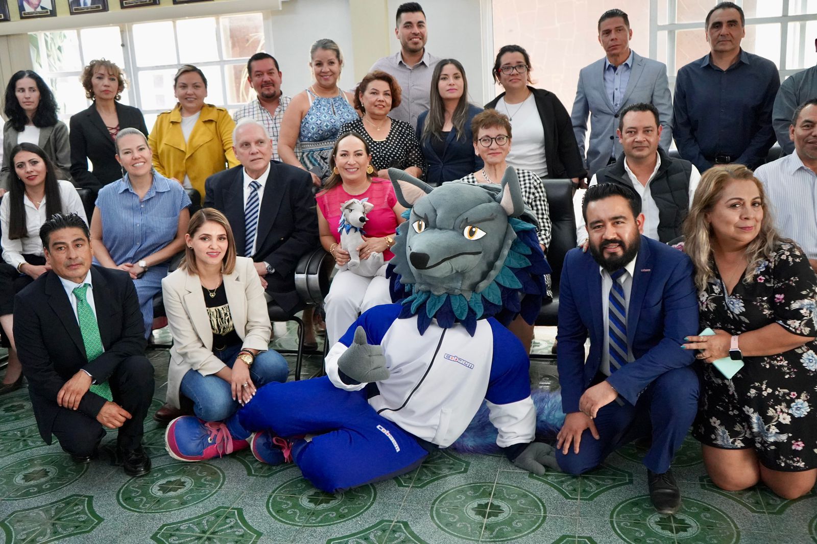 Dona Colegio de Bachilleres 40 mil juguetes al DIF Michoacán
