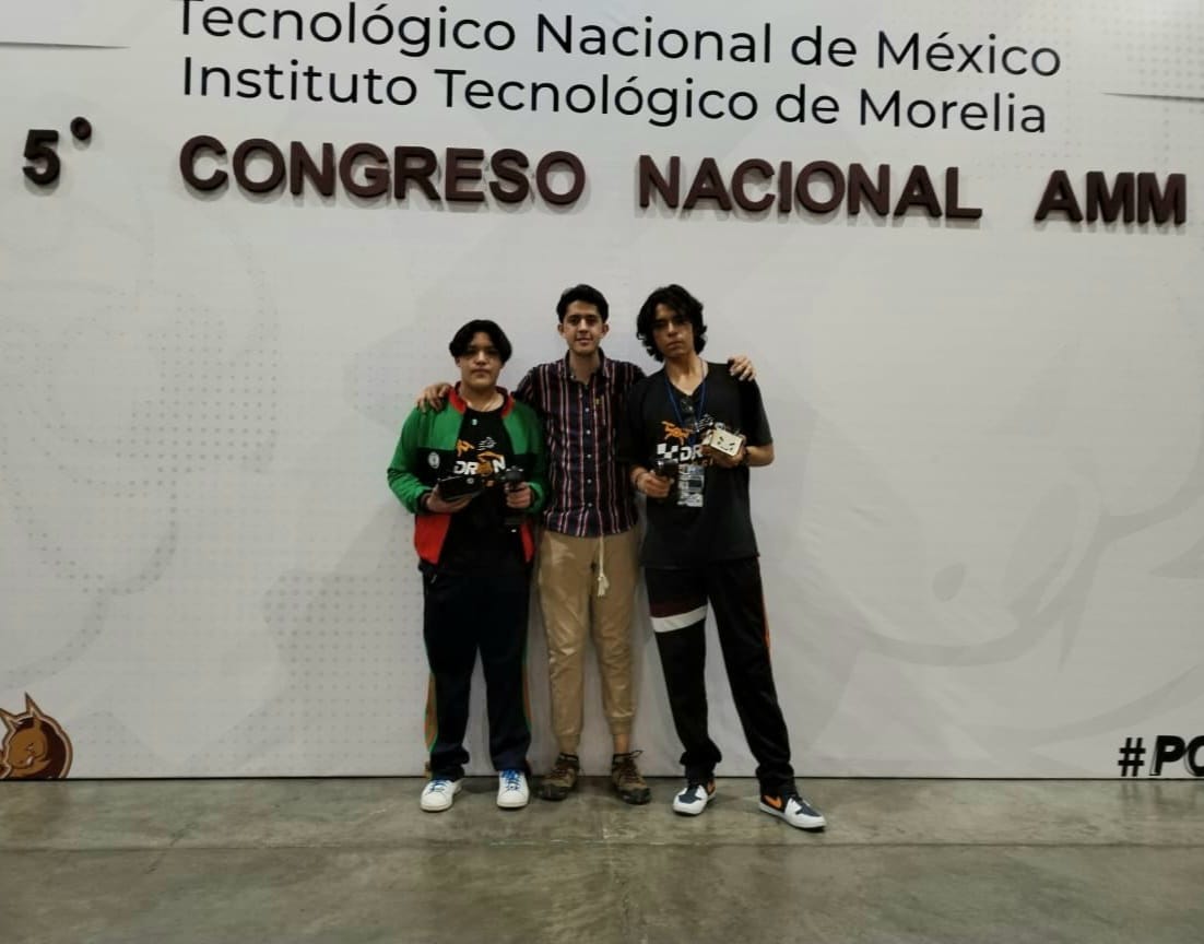 Estudiantes del Cecytem ganan oro en congreso nacional de robótica