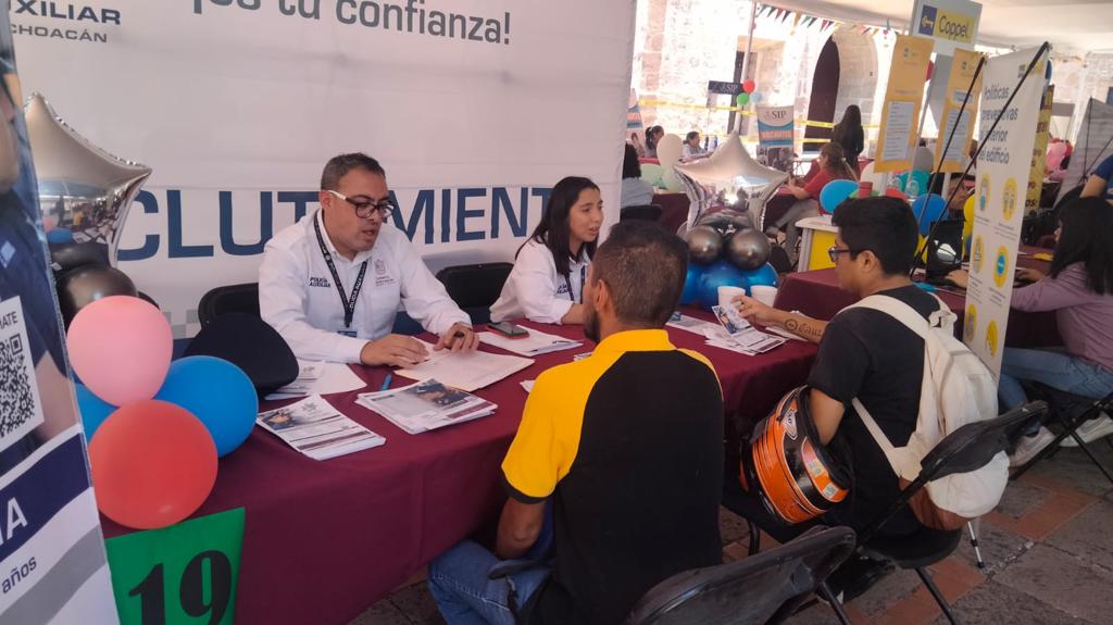 Participó Policía Auxiliar en feria del empleo de Morelia para reclutar personal