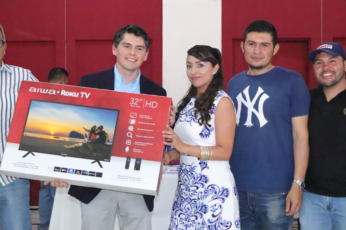 Festeja Toño Ixtláhuac a maestras y maestros con motivo de su día