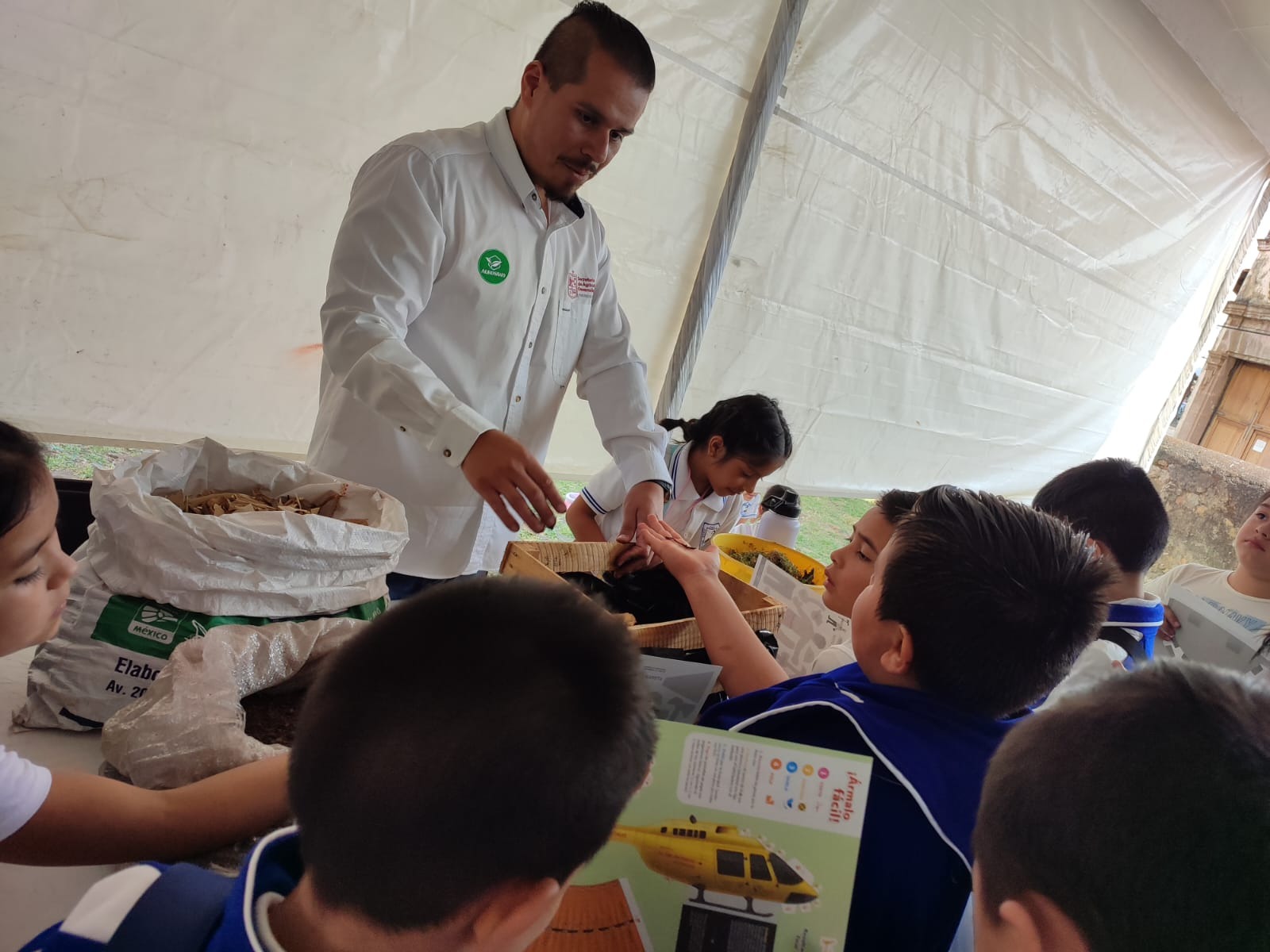 Más de mil estudiantes participan en Feria Ambiental de Pátzcuaro