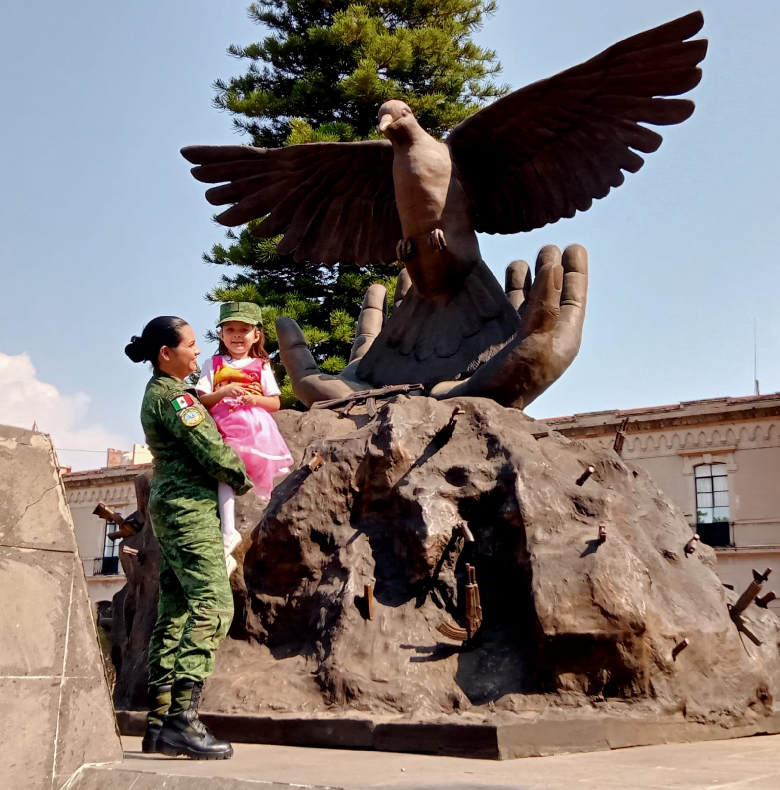 Para la soldado Oficinista Eva Rosas Serrato, perteneciente a la 21/a. Zona Militar, es un orgullo ser mamá y pertenecer al Ejército Mexicano