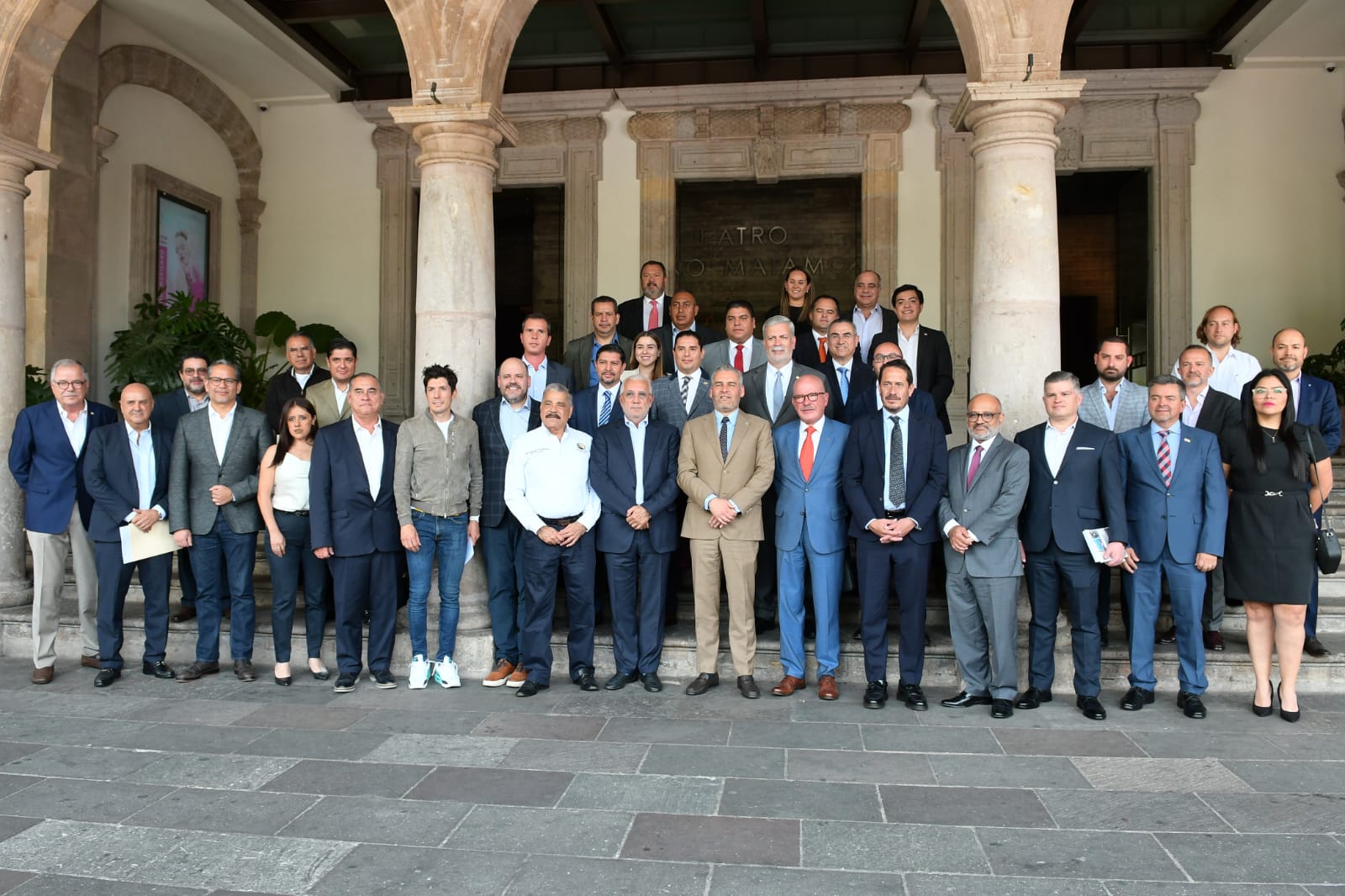 Ofrece Michoacán a sector automotriz disponibilidad de agua para uso industrial