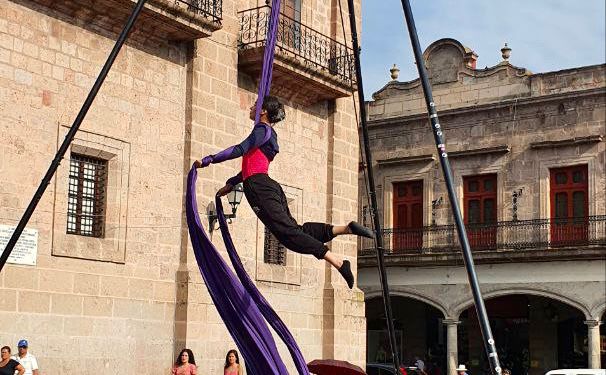 IJUM abre espacio para demostración de danza aérea con causa