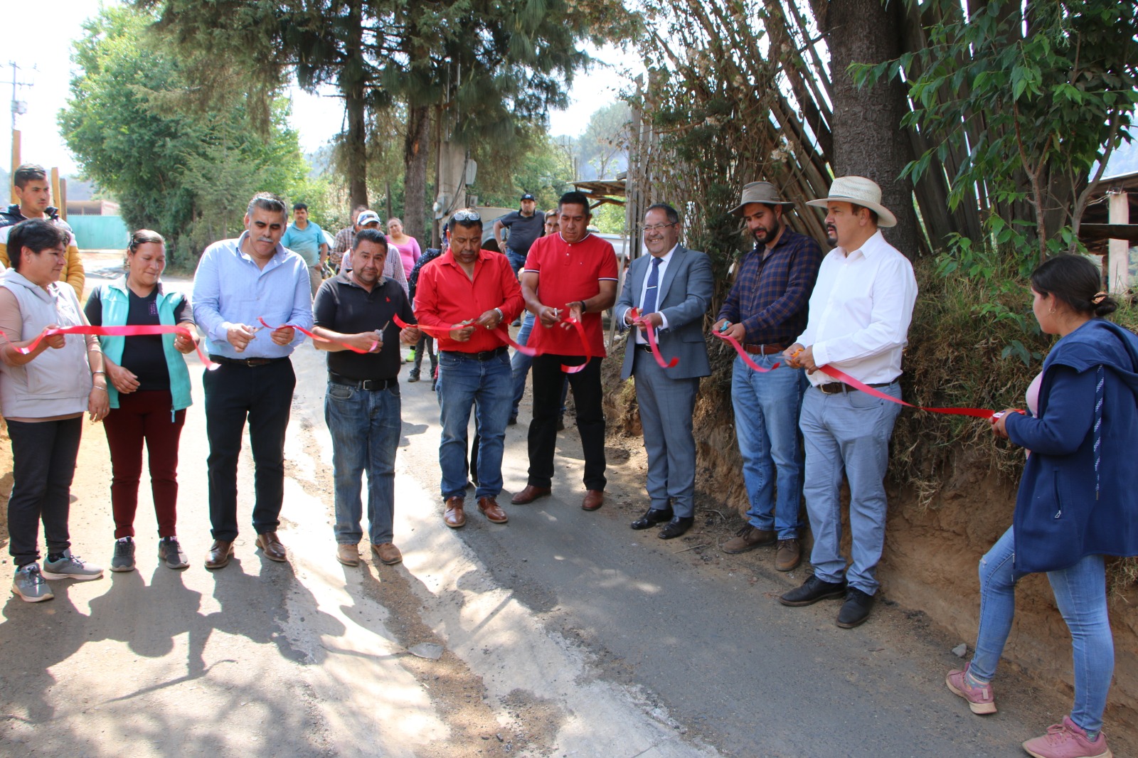 José Luis Téllez inauguró la construcción de roderas en la localidad de El Llano