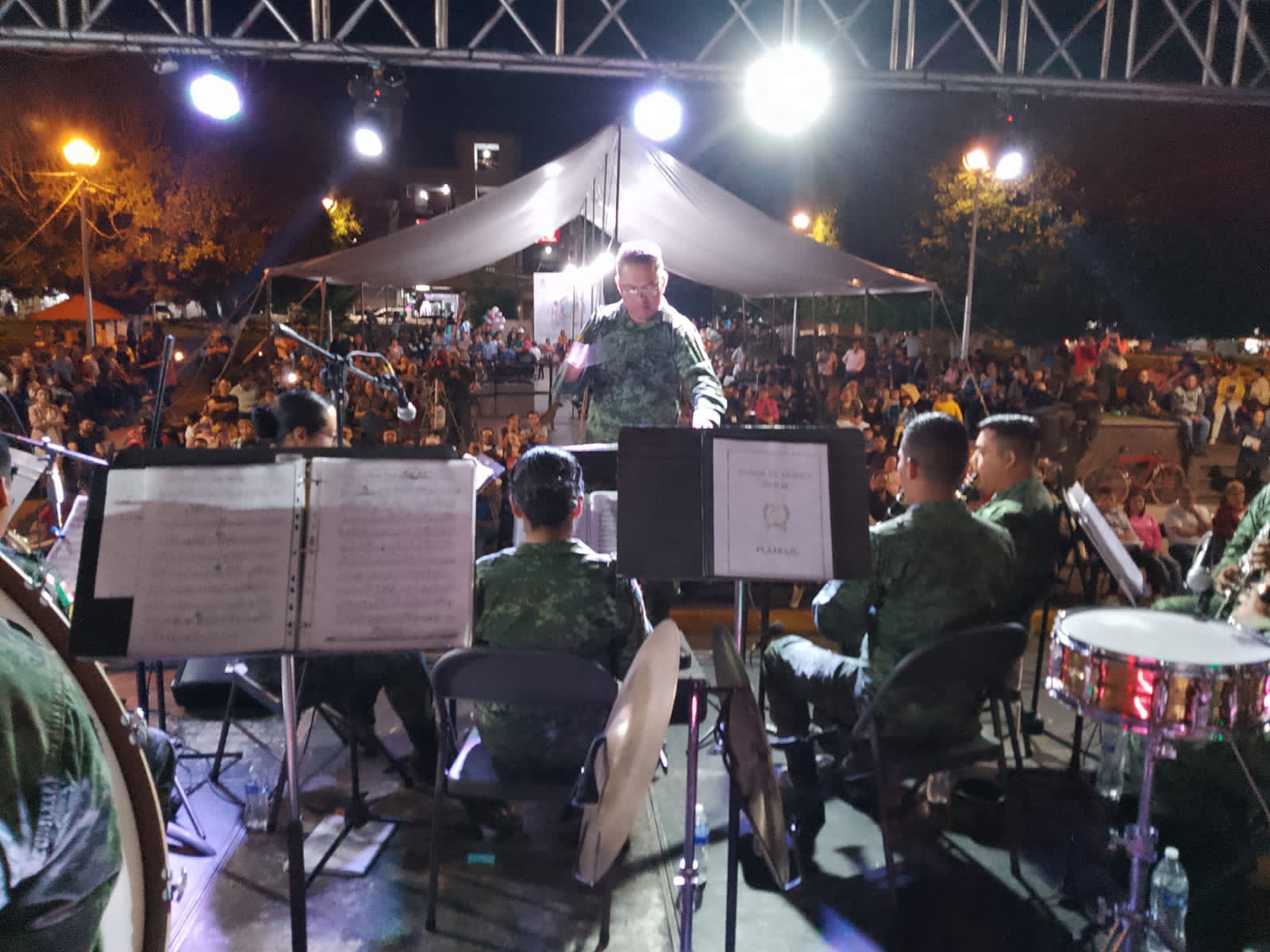 Ejército Mexicano en coordinación con autoridades del municipio de Hidalgo ofreció un concierto gratuito en el marco del 270 Aniversario del Natalicio de Miguel Hidalgo y Costilla