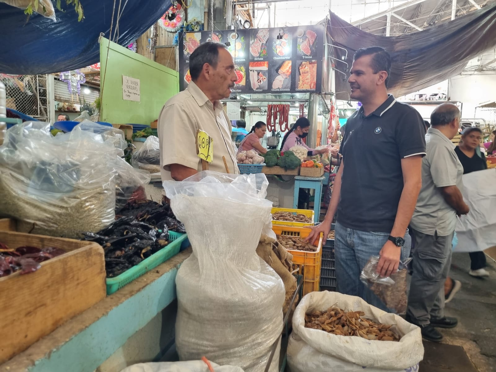 Comerciantes reciben a Gobernación en el Mercado de Pátzcuaro