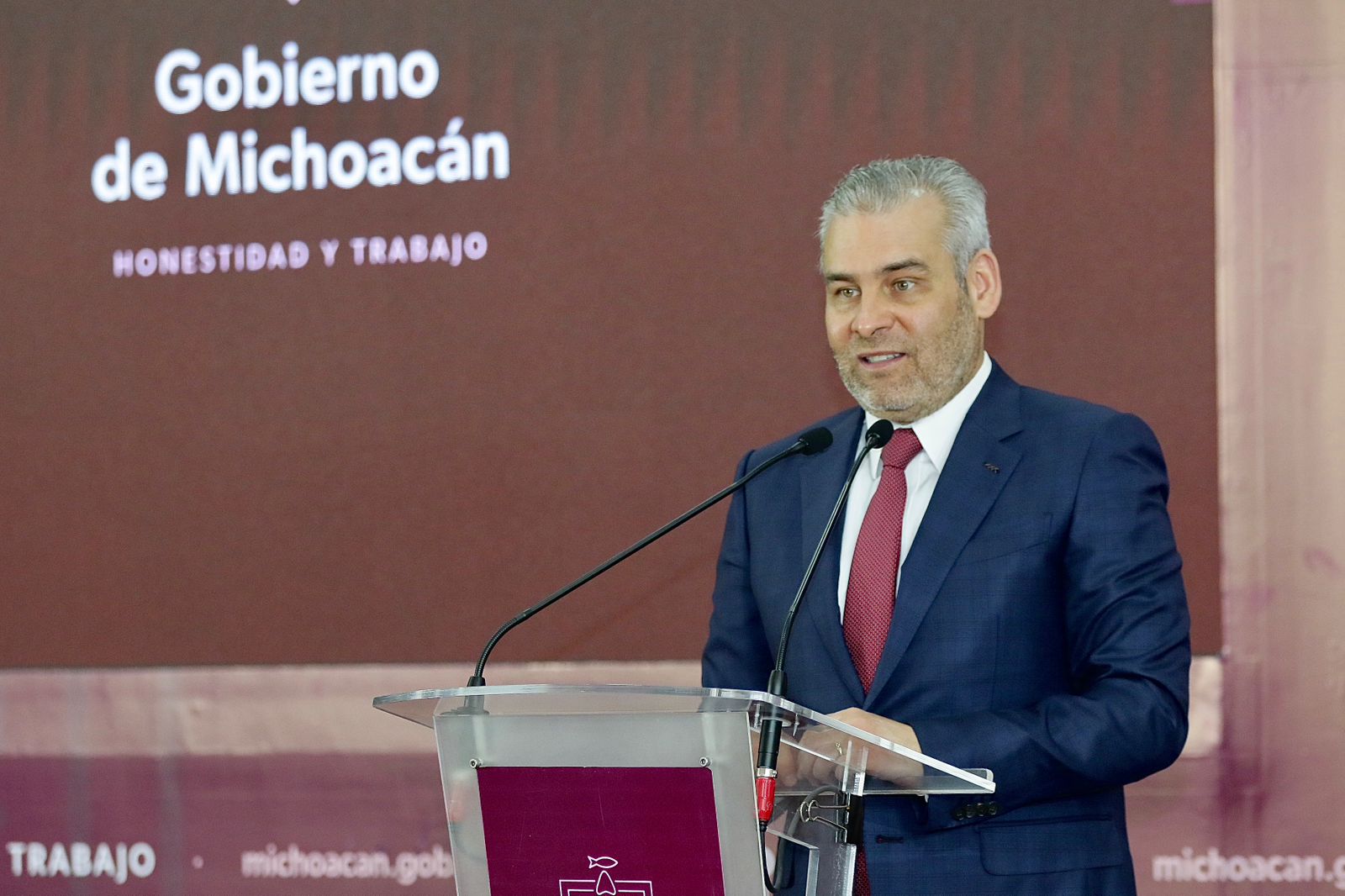 Lázaro Cárdenas, Hidalgo y Zamora, donde mejor evalúan resultados de Bedolla
