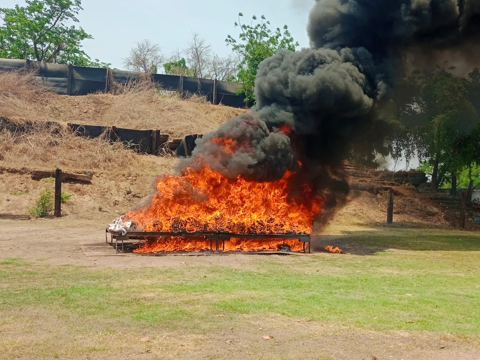 INCINERAN FGR Y SEMAR MÁS DE UNA TONELADA DE COCAÍNA EN MICHOACÁN.