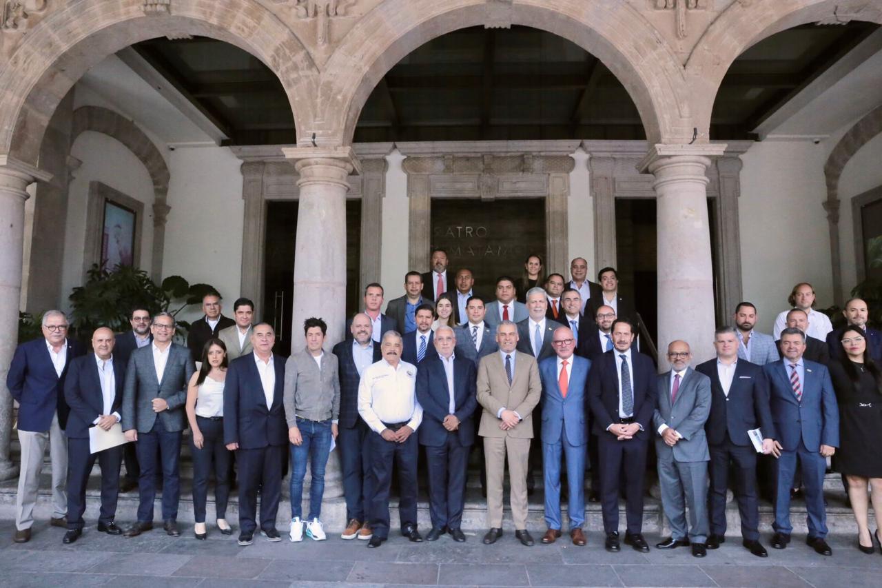 Cámaras de la industria automotriz reconocen condiciones para invertir en Michoacán.