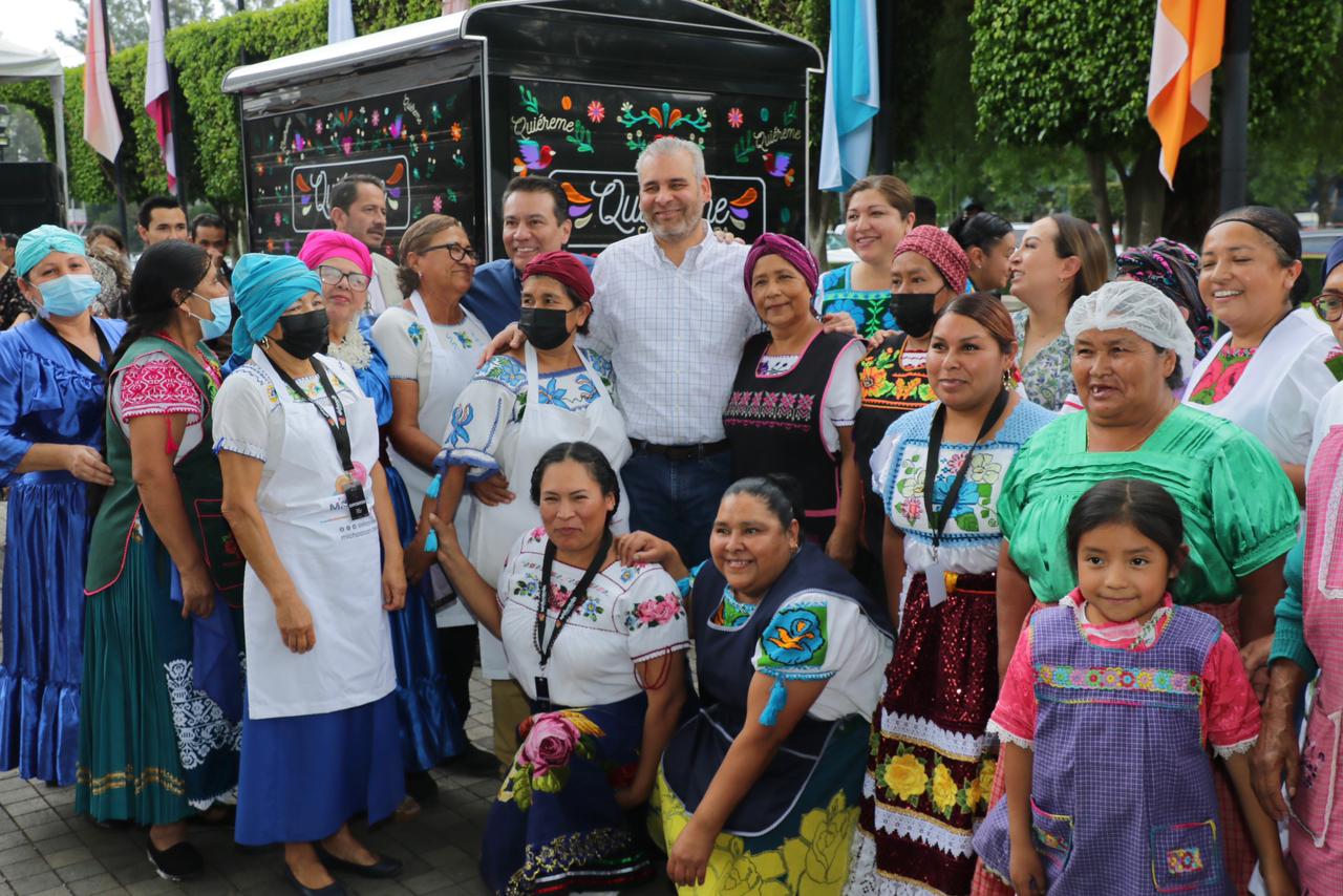 Festeja Bedolla a mamás en el Festival Michoacán de Origen