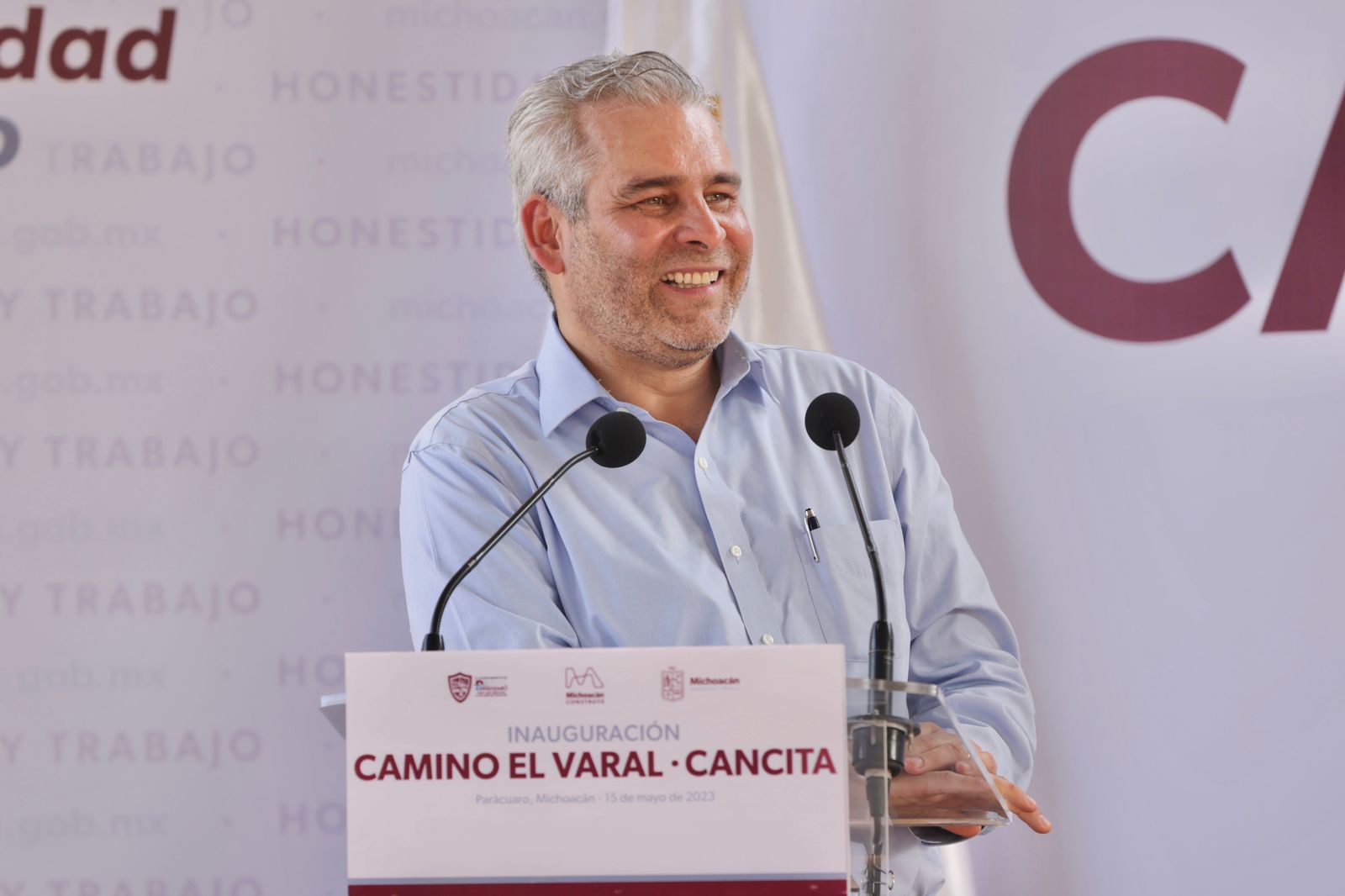 Bedolla inaugura rehabilitación carretera en Parácuaro.