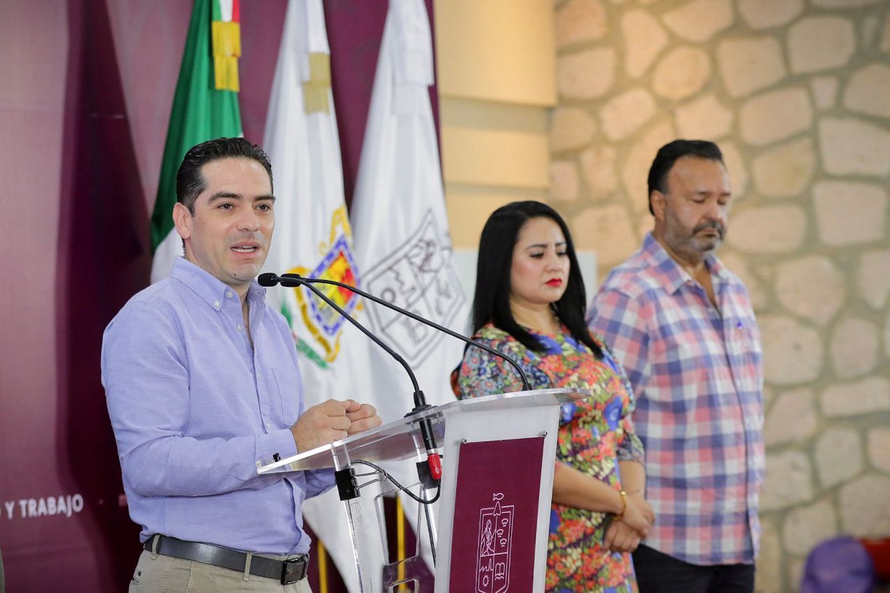 Gobierno de Michoacán anuncia inversión de mil mdp para 7 obras carreteras multianuales.