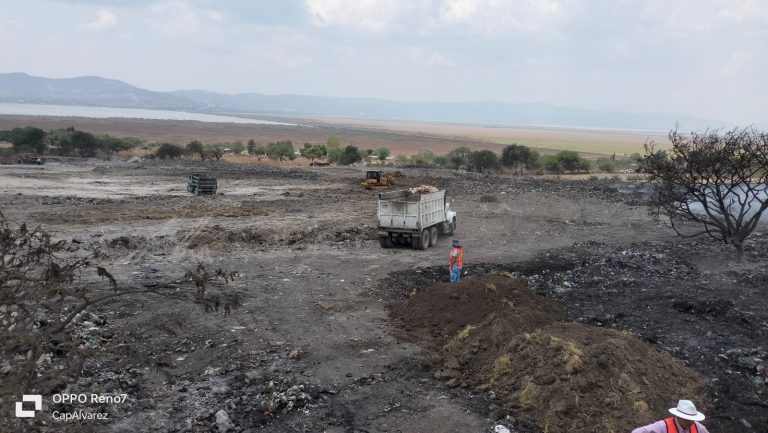 Controlado el incendio en basurero municipal de Cuitzeo, reporta Proam.