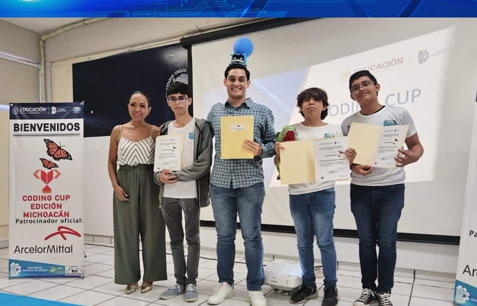 Ganan oro estudiantes del Cecytem en concurso de Programación