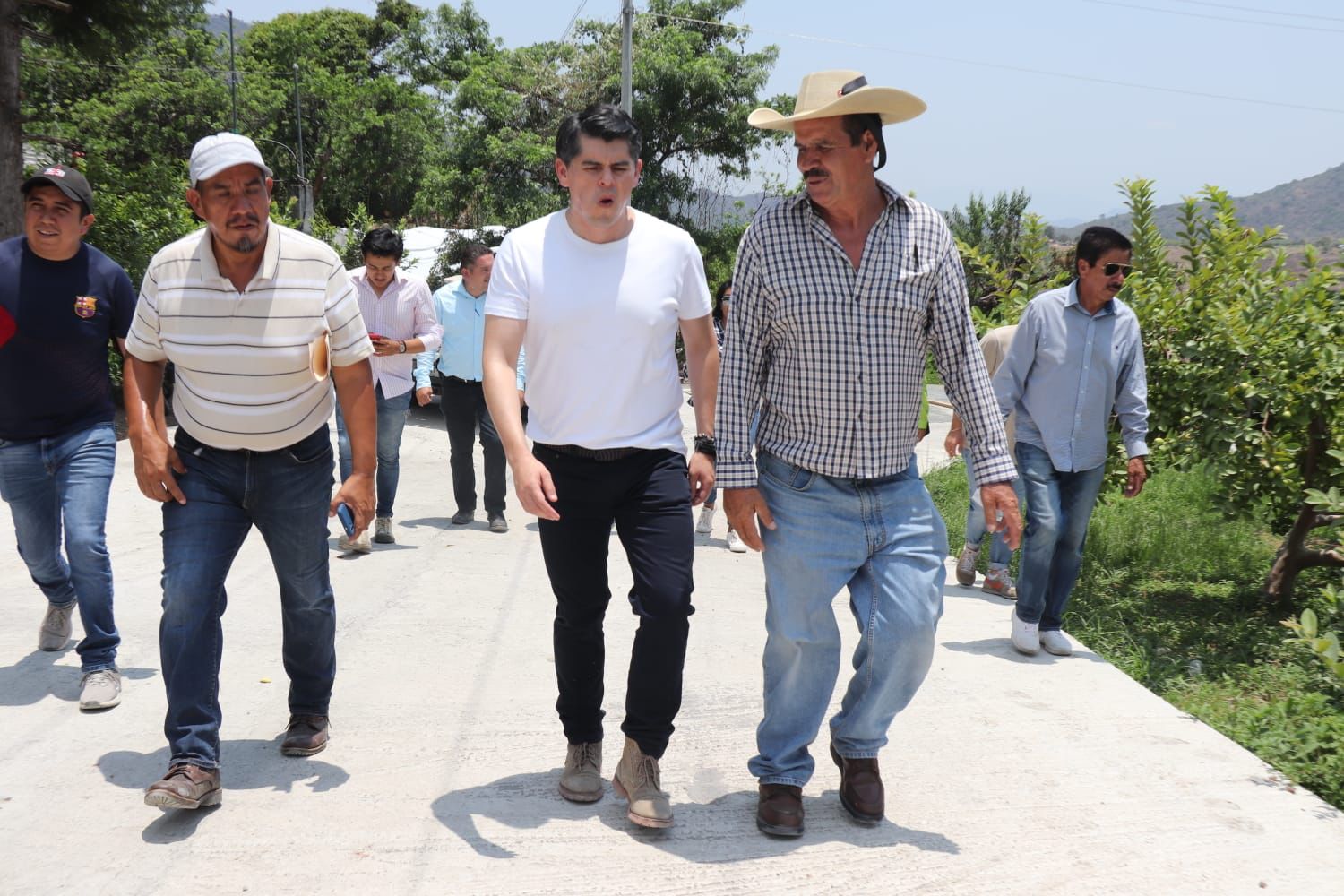 #Ruta100 combate rezago de muchos años en caminos de Zitácuaro