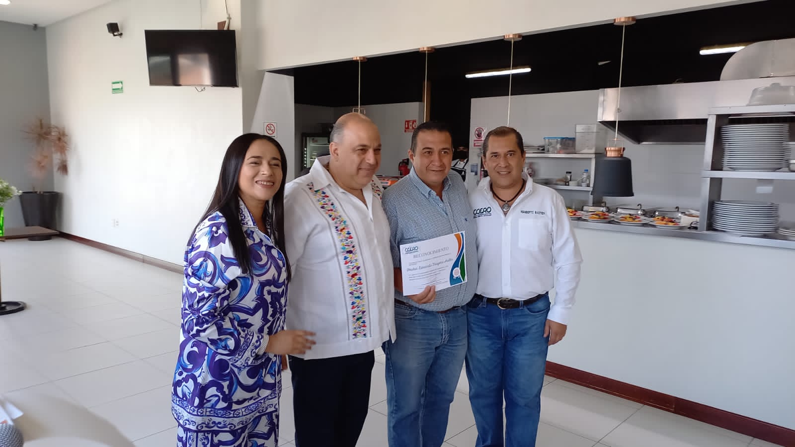 El Consejo Coordinador Empresarial Region Oriente reconoce a periodistas en Zitácuaro