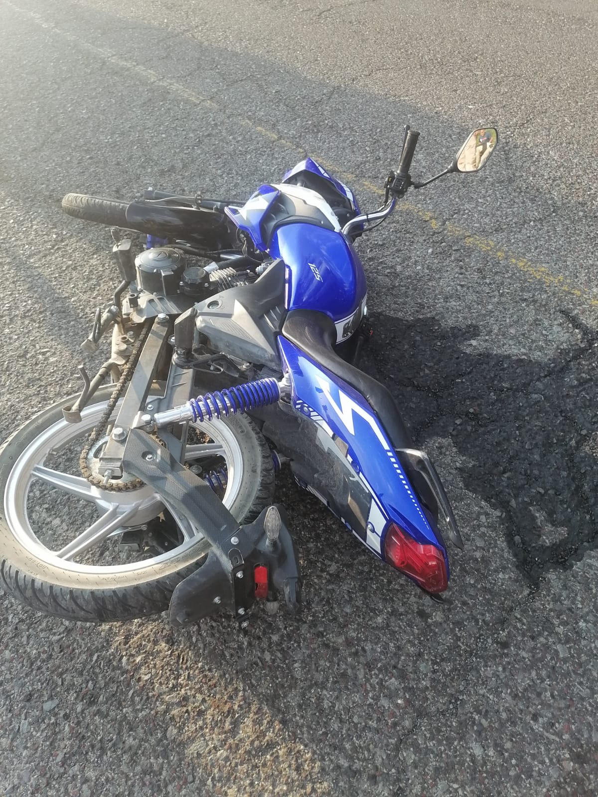 Derrapa motocicleta en la carretera Federal Zitácuaro-Toluca