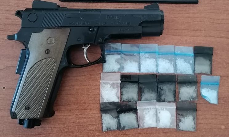 En Zamora: GC detiene a dos junto a droga y réplica de arma