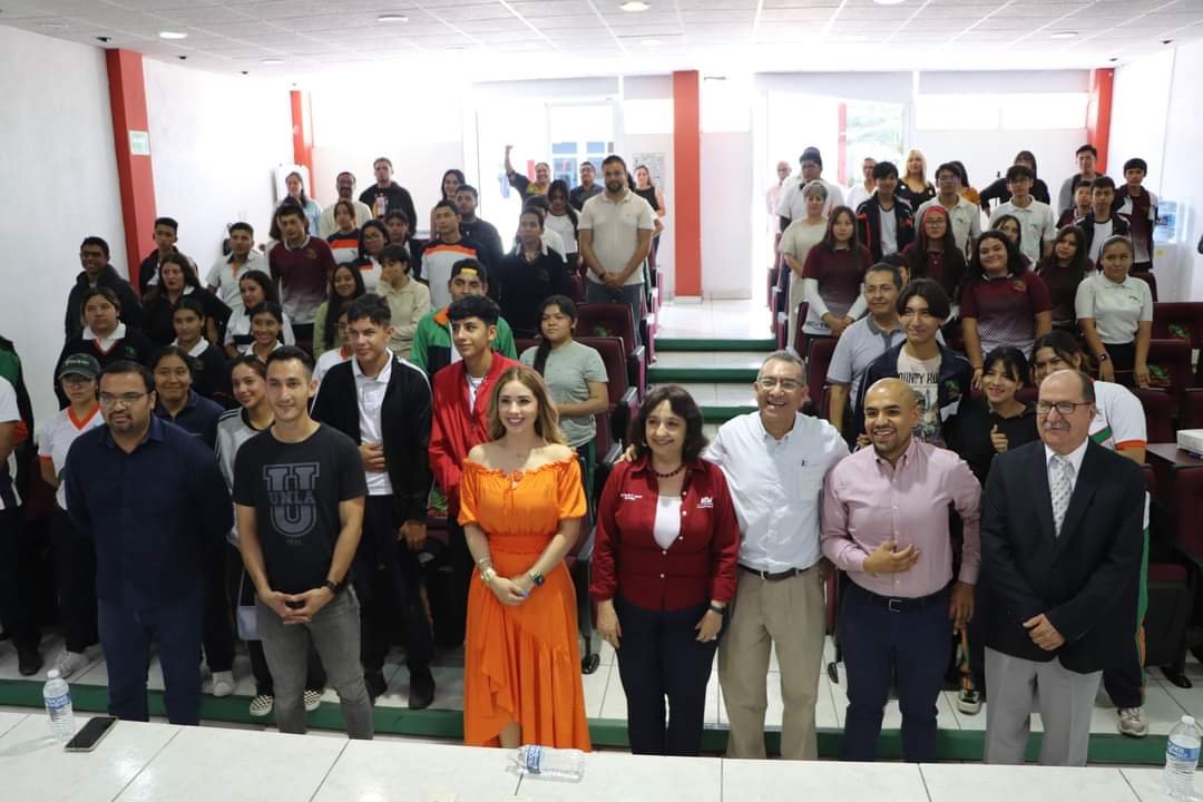 Acerca Cecytem a sus estudiantes de Morelia oferta académica de universidades