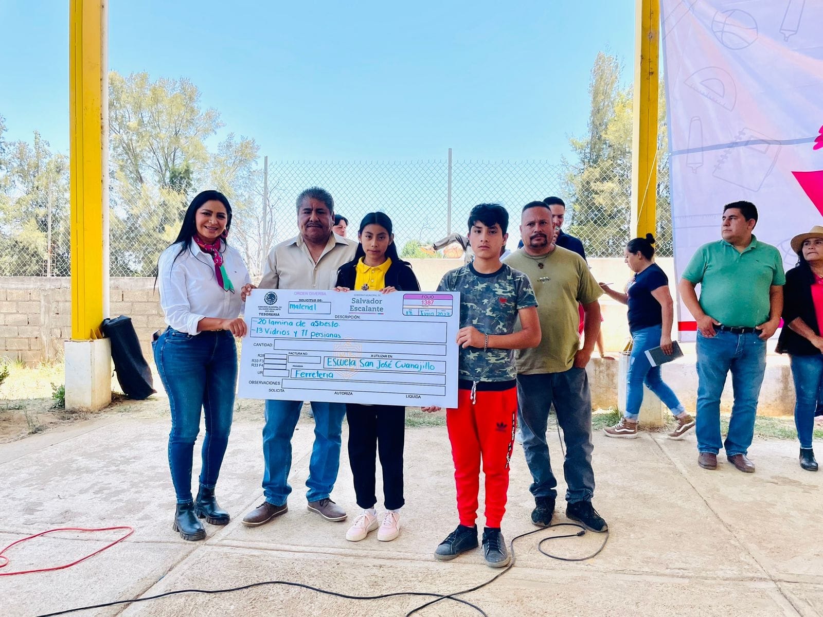 Comprometida con la inversión educativa, Araceli Saucedo Reyes trabaja para mejorar la infraestructura en escuelas de Salvador Escalante