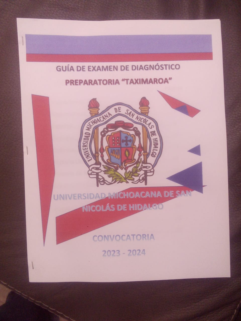 En prepa Taximaroa están entregando guías de estudio para examen de diagnóstico