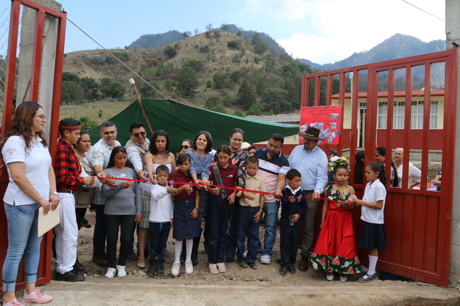 Graciela Guzmán inauguró los trabajos de rehabilitación de la Escuela de CONAFE de la Huerta en Hianiqueo, Municipio de Hidalgo