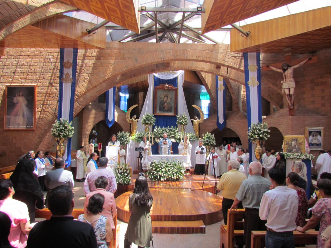 Perpetuo Socorro celebró la fiesta patronal en honor a su santa patrona