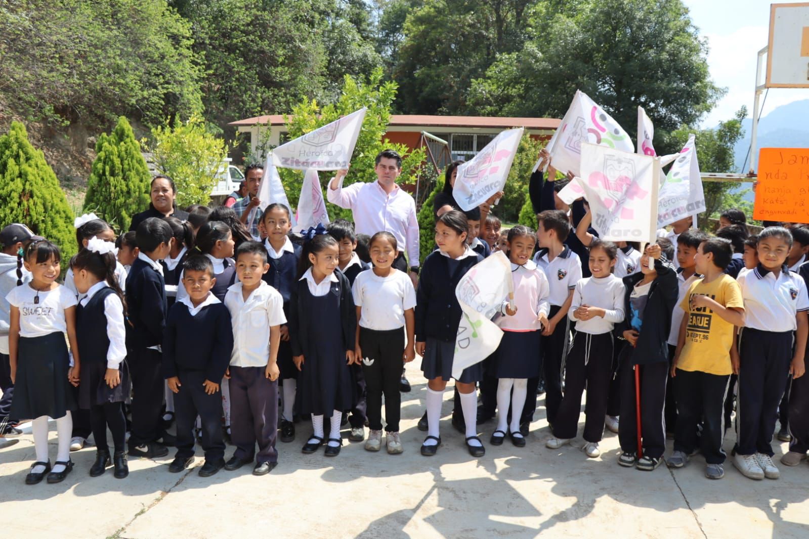Más domos construidos por el gobierno de Toño Ixtláhuac en favor de la educación