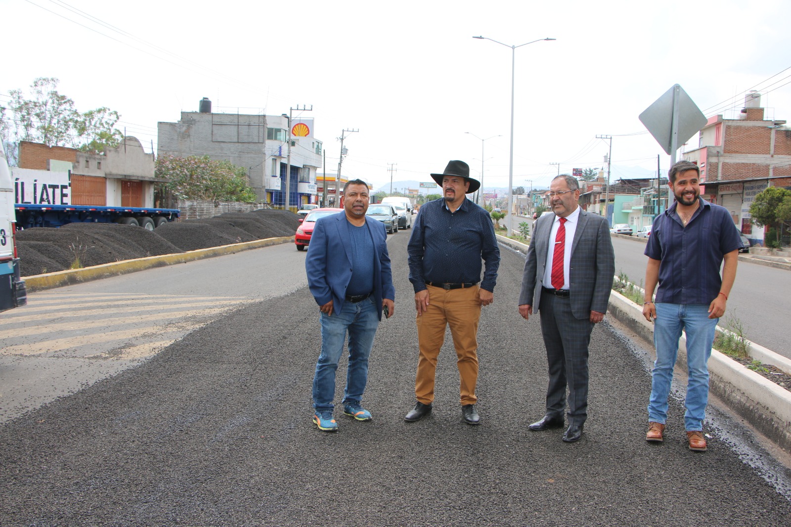 José Luis Téllez Marín, supervisa los últimos trabajos de la Rehabilitación de la Av. Morelos.