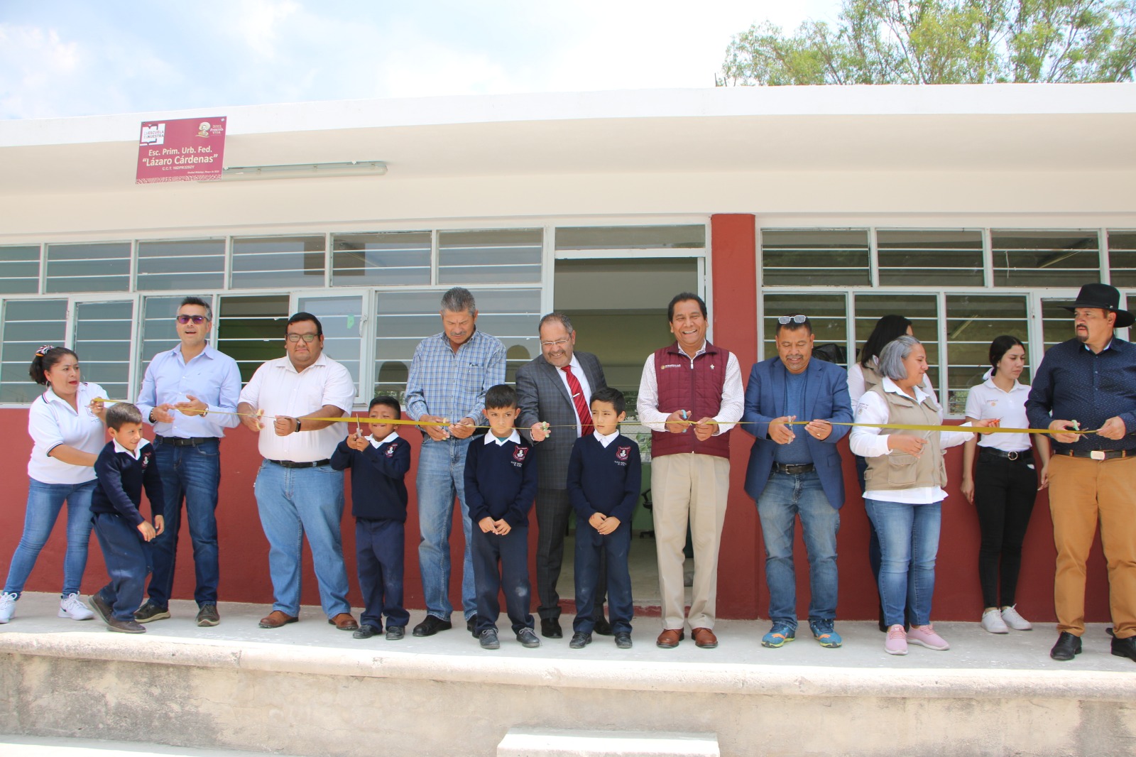 José Luis Téllez Inaugura los trabajos de Rehabilitación de tres aulas en la Escuela Primaria Lázaro Cárdenas de la Col. Loma de Enmedio.
