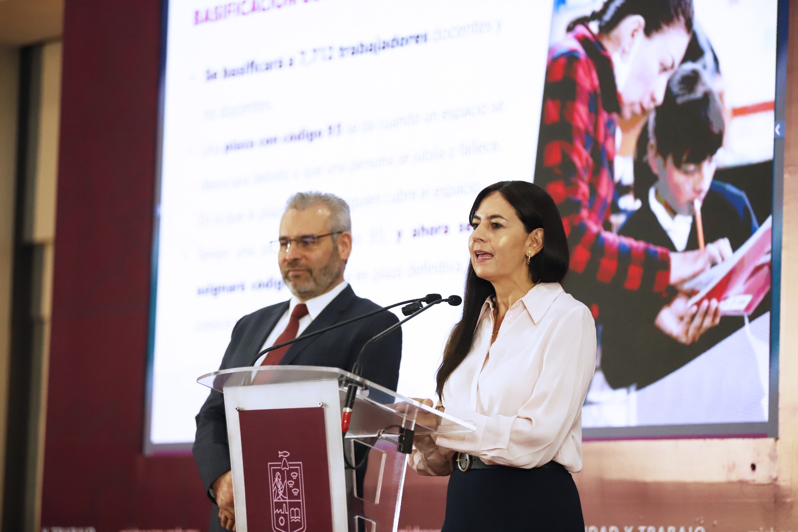 Sin intermediarios, Bedolla otorgará base a más de 7 mil docentes