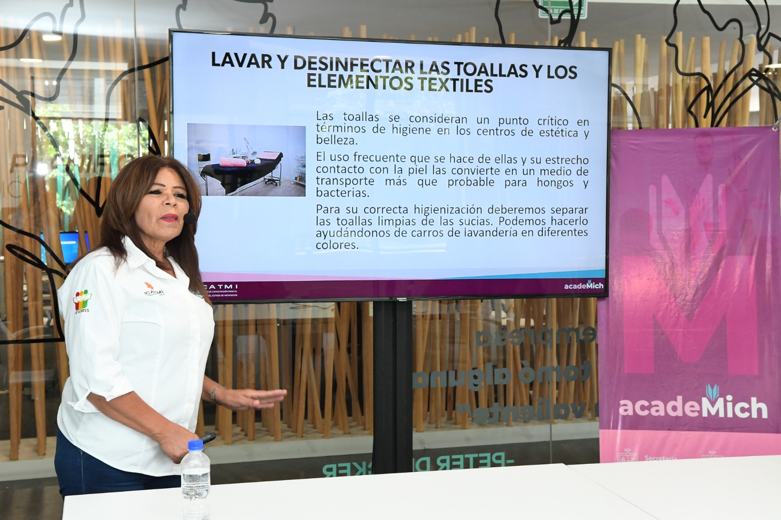 Capacitan Sedeco e Icatmi a estéticas sobre normas de higiene y seguridad