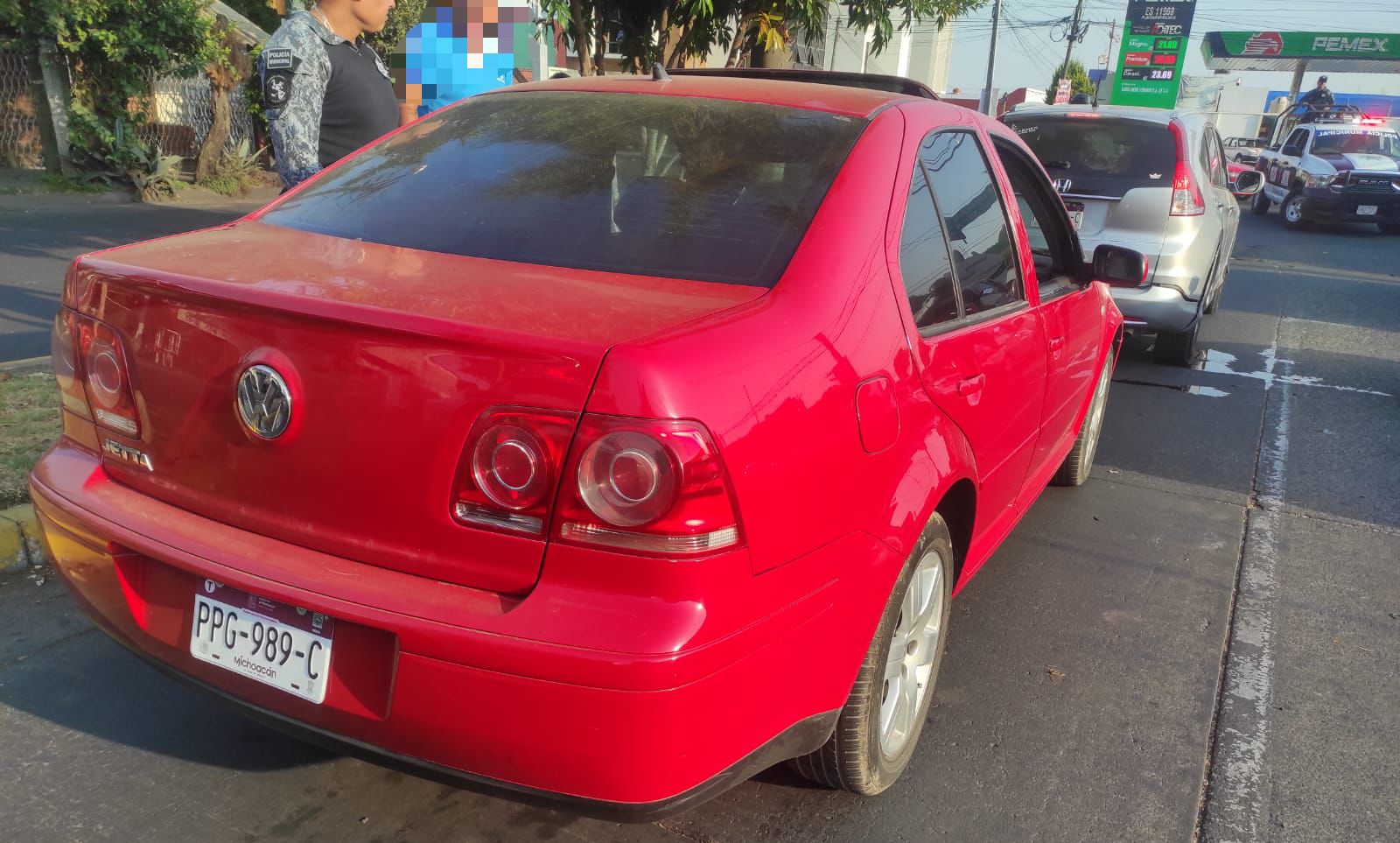 Tras denuncia al 911, SSP recupera vehículo robado momentos antes en Uruapan; hay dos detenidos